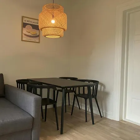 And Spacious For 4 아파트