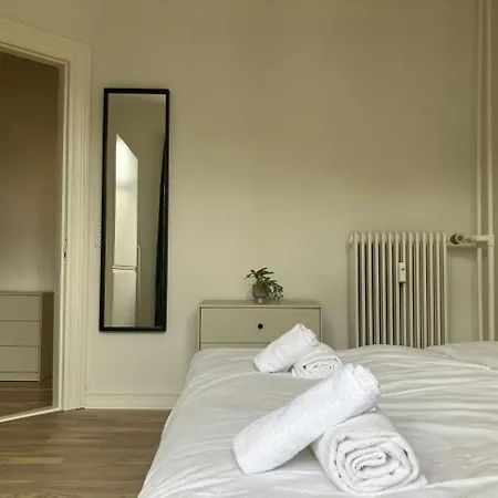 And Spacious For 4 Apartament